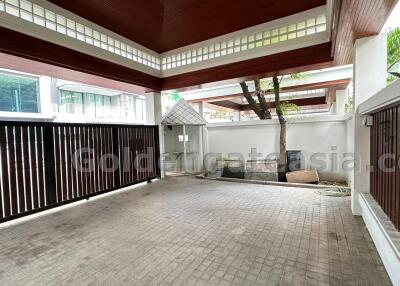 4-Bedrooms single House with Private Swimming Pool - Ekkamai