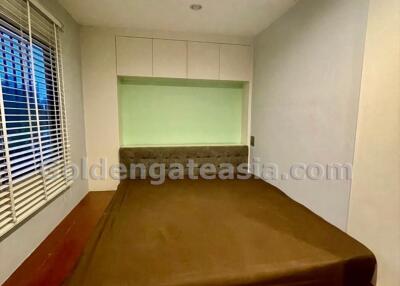 3-Bedrooms modern Townhouse - Sukhumvit soi 62 (Bang Chak BTS)