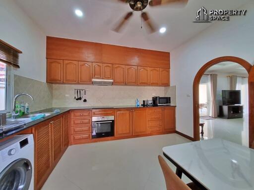 3 Bedrooms Pool Villa In East Pattaya For Sale