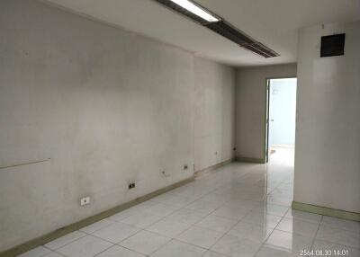 Spacious and bright empty room with tiled flooring
