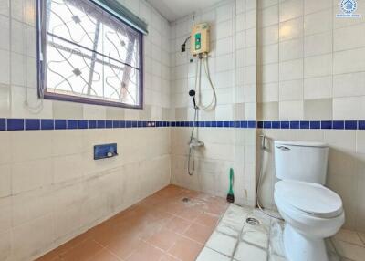 Clean and bright bathroom with modern amenities