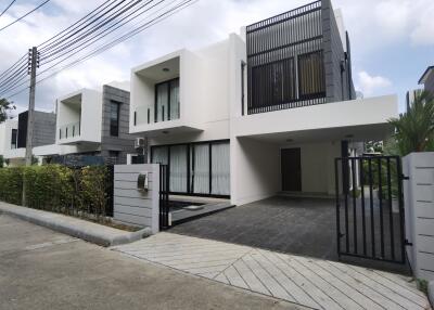 Modern suburban house with a spacious driveway and elegant architectural design