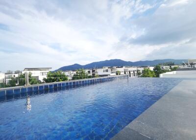 Luxurious outdoor swimming pool overlooking mountains