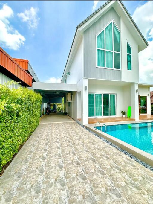 Modern house with swimming pool and spacious driveway