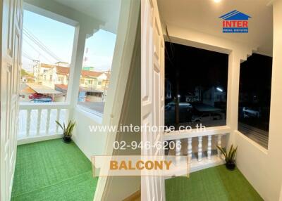 Spacious balcony with artificial grass and a view of the neighborhood