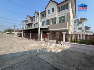 Spacious twin houses with covered parking spaces and street view