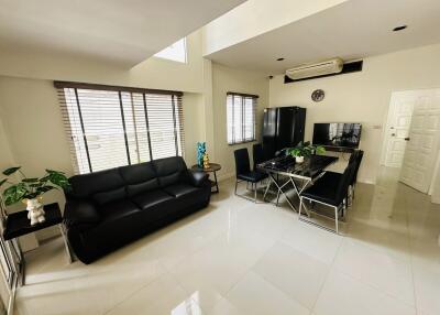 Townhouse for Rent in Watthana
