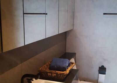 1-BR Condo at The Lofts Asoke near MRT Phetchaburi (ID 513945)