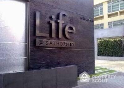 1-BR Condo at Life @ Sathorn 10 near BTS Chong Nonsi