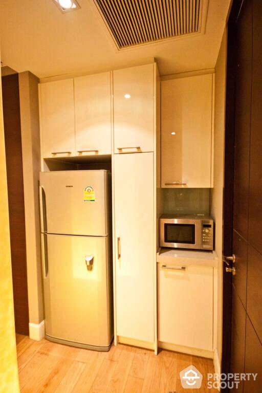 1-BR Condo at Vincente Sukhumvit 49 Condominium near BTS Phrom Phong