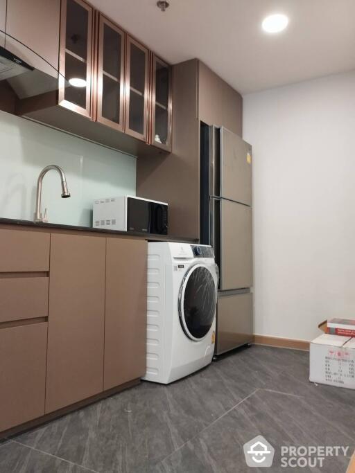 2-BR Condo at Las Colinas near BTS Asok