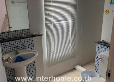 Bright and tidy bathroom with modern amenities