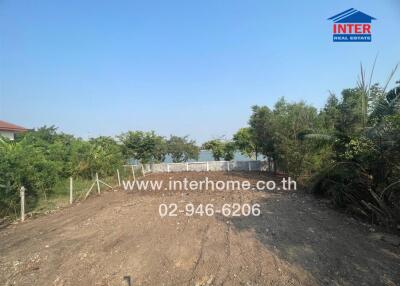 Spacious waterfront property with a clear view and potential for development