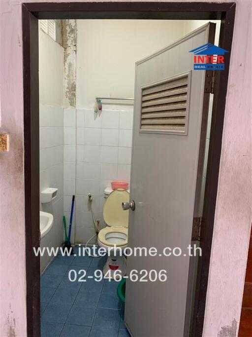 Small well-maintained bathroom with basic fixtures