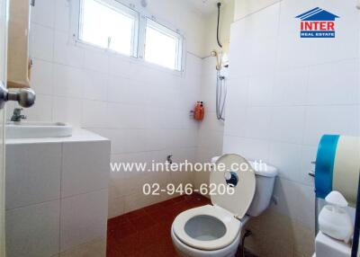 Spacious bathroom with modern amenities