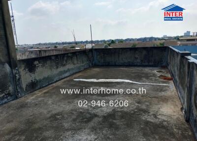 Spacious rooftop area with potential for development