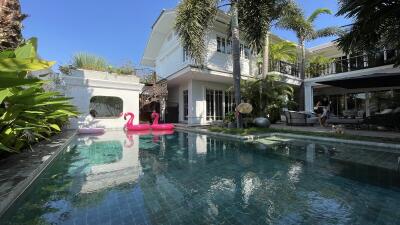 Luxury Pool House Sukhumvit 71