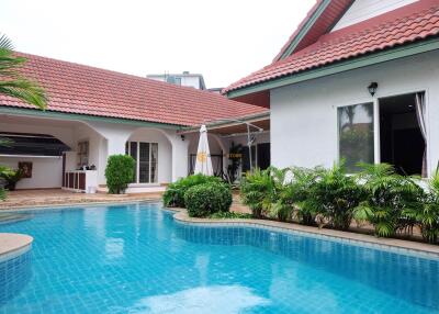 3 Bedrooms bedroom House in Nirvana Pool Villa East Pattaya