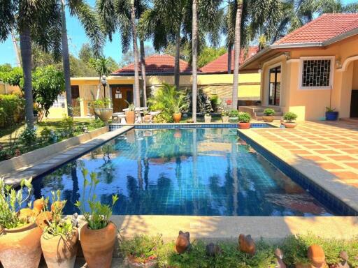 Gorgeous 3-Bedroom with Private Pool