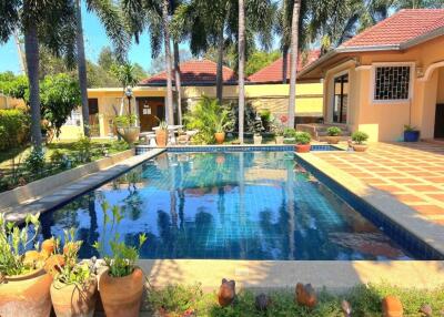Gorgeous 3-Bedroom with Private Pool