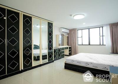 3-BR Condo at Empire House Condominium near BTS Ekkamai