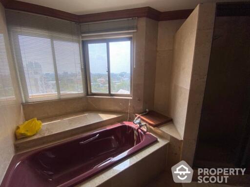 3-BR Condo at Castle Hill Mansion Condominium near BTS Ekkamai