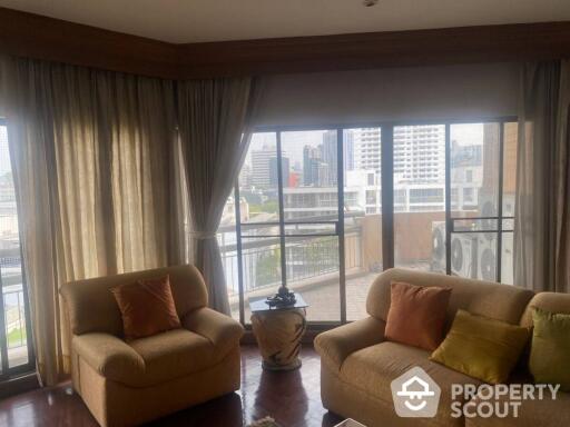 3-BR Condo at Castle Hill Mansion Condominium near BTS Ekkamai