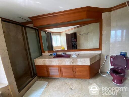 3-BR Condo at Castle Hill Mansion Condominium near BTS Ekkamai