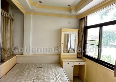 5 Bedrooms Townhouse suitable for Home/Office - Sathorn