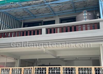 5 Bedrooms Townhouse suitable for Home/Office - Sathorn