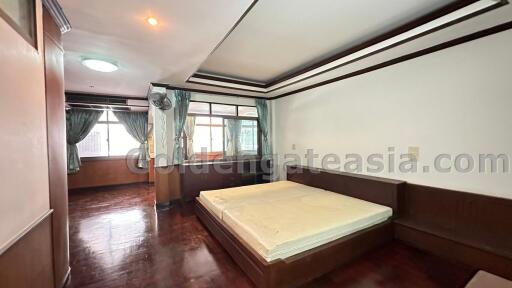 5 Bedrooms Townhouse suitable for Home/Office - Sathorn