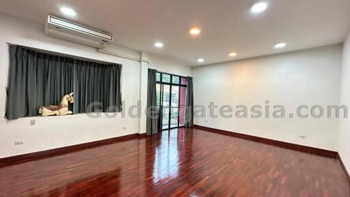 3 Bedrooms Townhouse with Study - Sathorn Chong Nonsi BTS