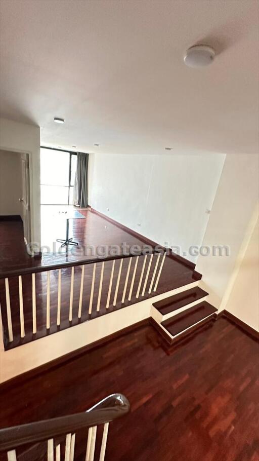 3 Bedrooms Townhouse with Study - Sathorn Chong Nonsi BTS