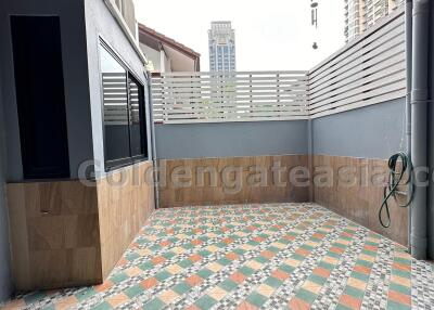 3 Bedrooms Townhouse with Study - Sathorn Chong Nonsi BTS