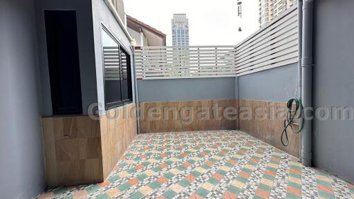 3 Bedrooms Townhouse with Study - Sathorn Chong Nonsi BTS