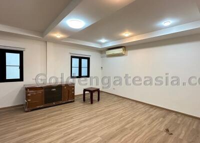 3 Bedrooms Townhouse with Study - Sathorn Chong Nonsi BTS