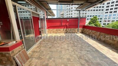 3 Bedrooms Townhouse with Study - Sathorn Chong Nonsi BTS