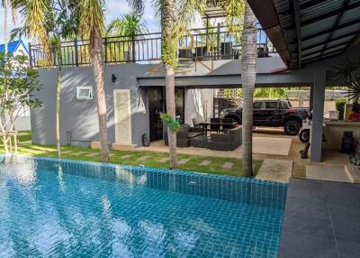 Private Villa 5 bedrooms for Sale in Rawai 19M