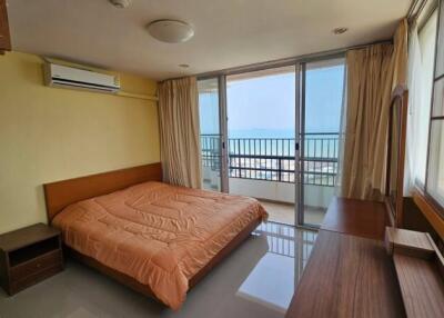 Bedroom with ocean view and balcony access