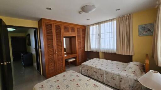 Spacious Bedroom with Twin Beds and Ample Lighting