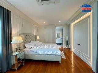 Elegant and spacious bedroom with en-suite bathroom and modern design
