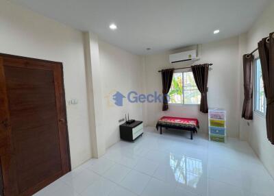 2 Bedrooms House in Rattanakorn village 24 Pattaya H011628