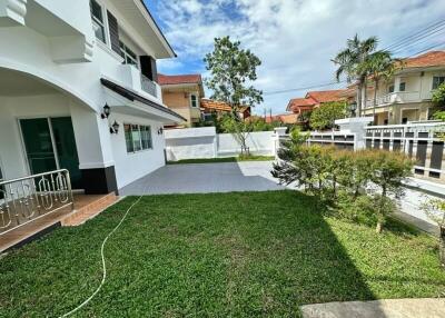 Spacious and well-maintained front yard of a modern residential home with a lush green lawn