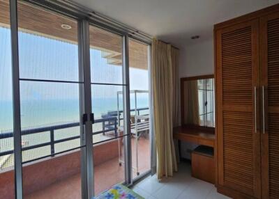 Seaside bedroom with balcony and panoramic ocean view