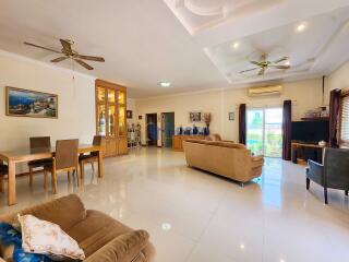 3 Bedrooms House in Pattaya Park Hill North Pattaya H011632