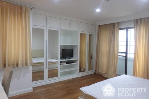 3-BR Condo at Baan Suanpetch Condominium near BTS Phrom Phong