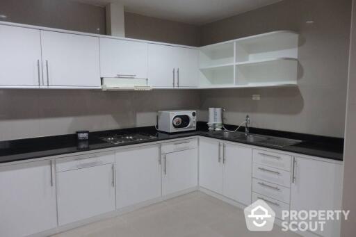 3-BR Condo at Baan Suanpetch Condominium near BTS Phrom Phong