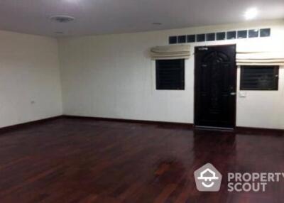 4-BR Townhouse in Bang Khlo (ID 419375)