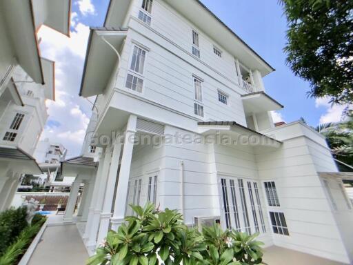 4-Bedrooms Detached Modern House in small compound - Phrom Phong BTS