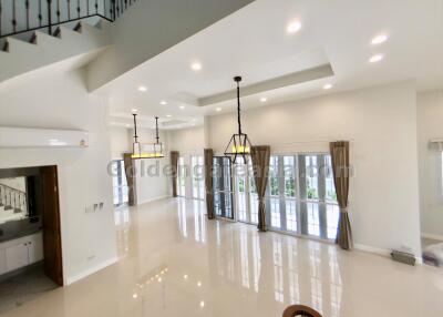 4-Bedrooms Detached Modern House in small compound - Phrom Phong BTS